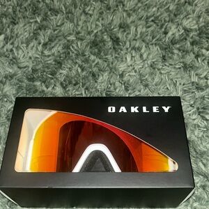 Brand new Oakley target line L snowboard/Ski goggles
